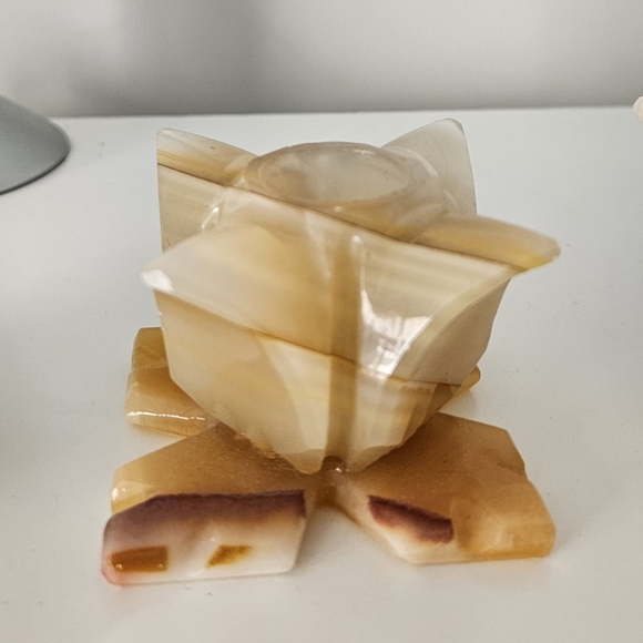 Onyx Flower Candle Holder - Picture 4 of 10